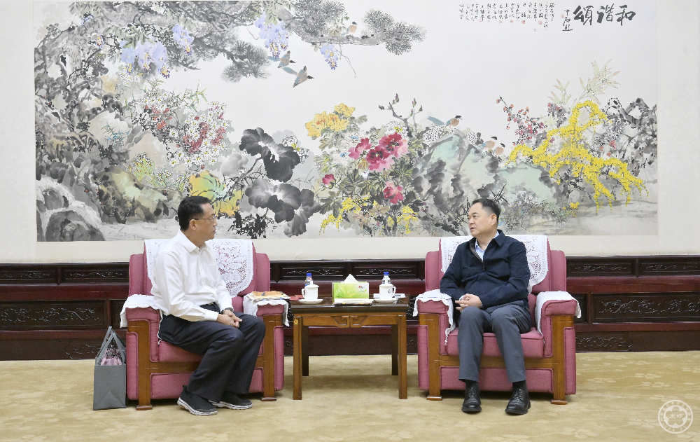 楊萬明會長會見上海宋慶齡研究會會長薛潮一行